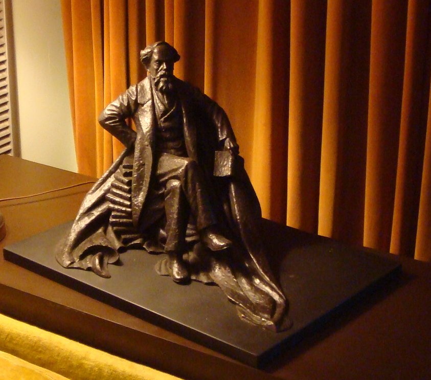 Dickens Portsmouth Dickens statue maquette